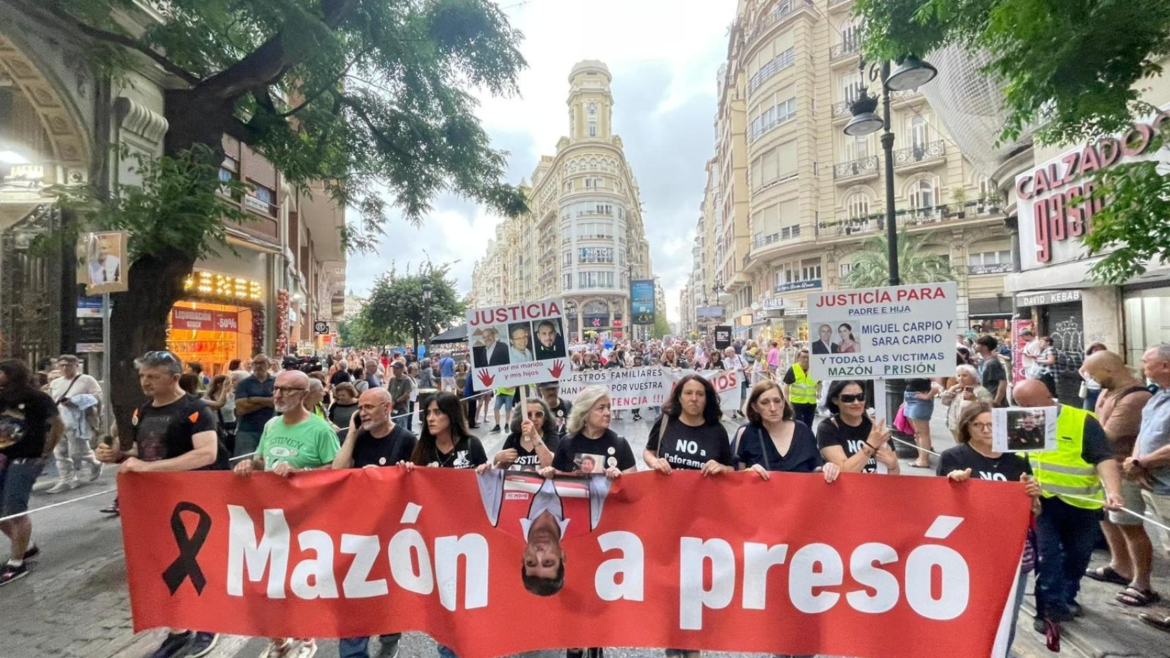 Participantes de la manifestación de este sábado en València.