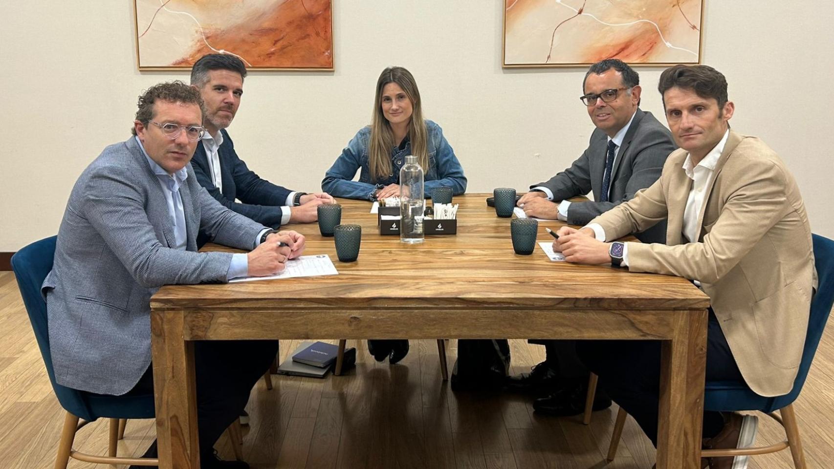 Reunión entre Unión Hotelera Compostela y Ryanair.