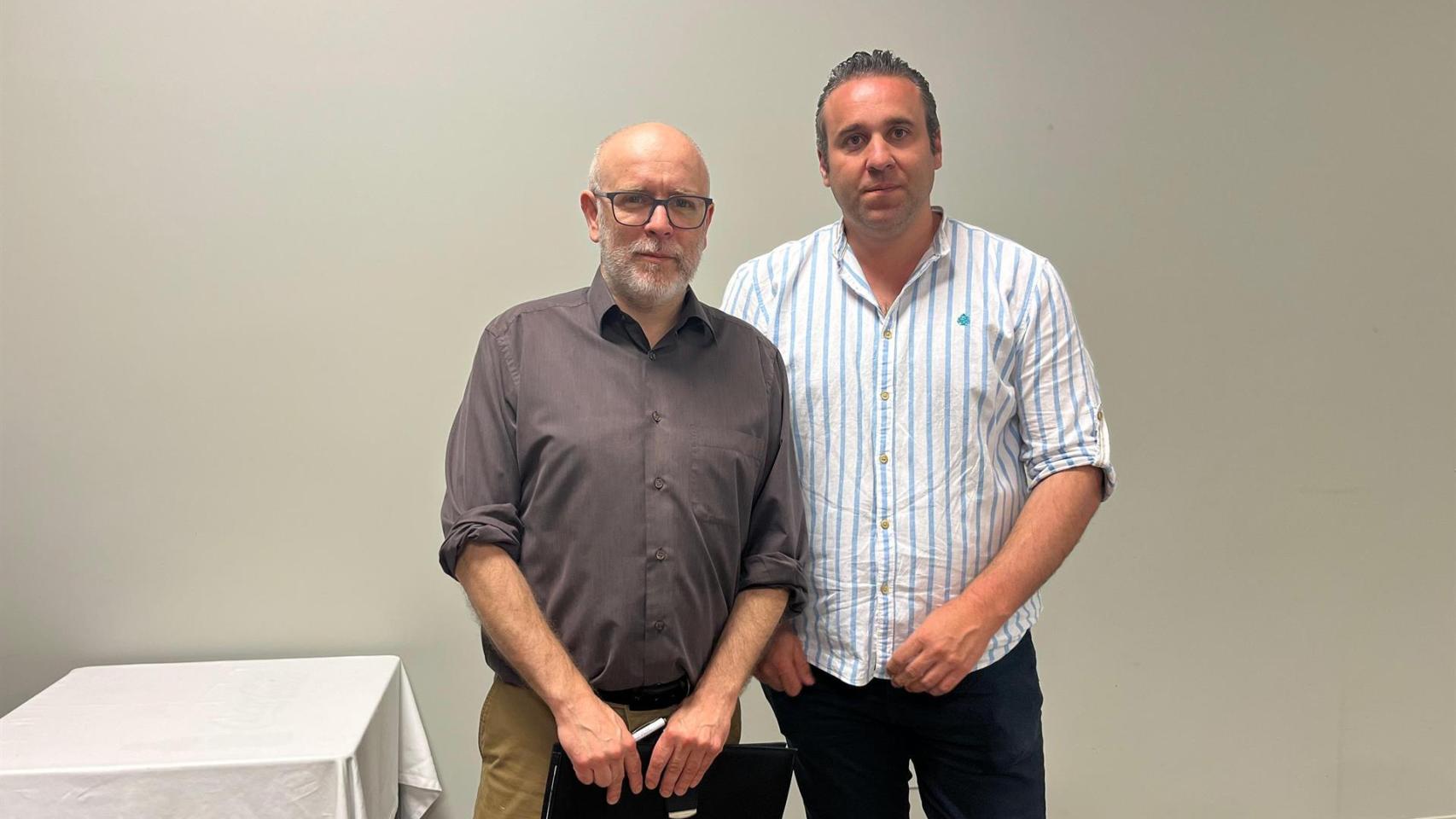 El presidente de la comisión de fiestas de Matamá, Cristian González, y el representante jurídico de la entidad, Xabier Alonso