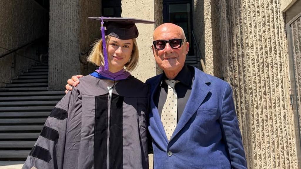 Norman Foster, con su hija Paola, en las redes sociales.