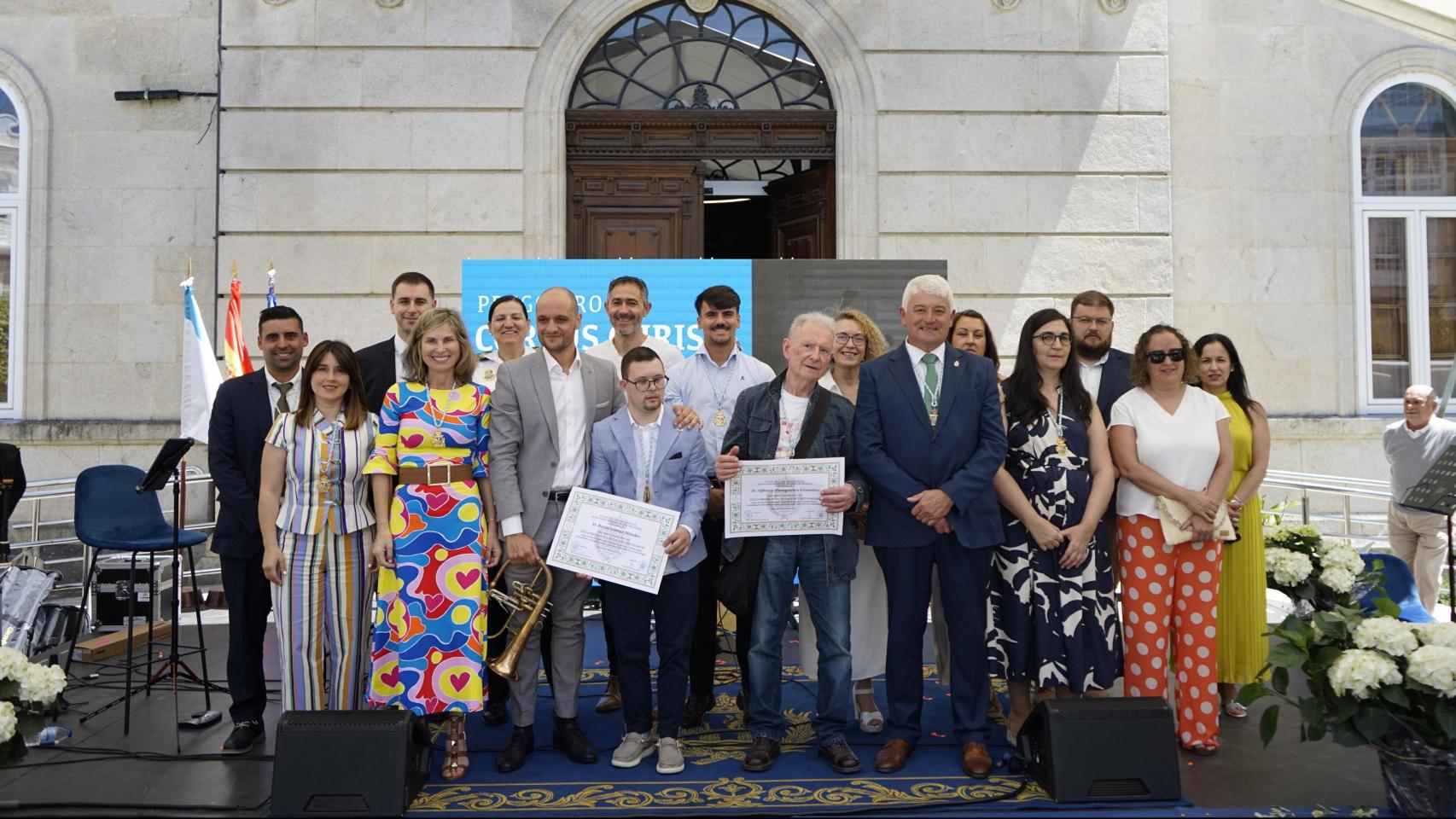 Foto de familiar del pregón del Corpus 2026 de Ponteareas