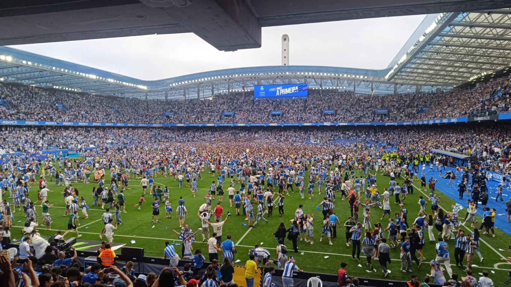 Invasión de campo en Riazor.