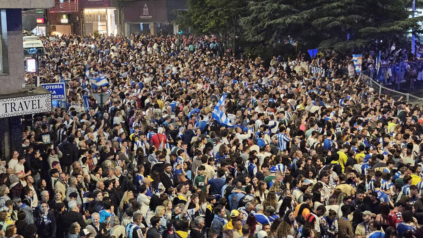 Celebración del ascenso del Dépor en la temporada 2025/2026 en Cuatro Caminos, con cerca de 26.000 personas.