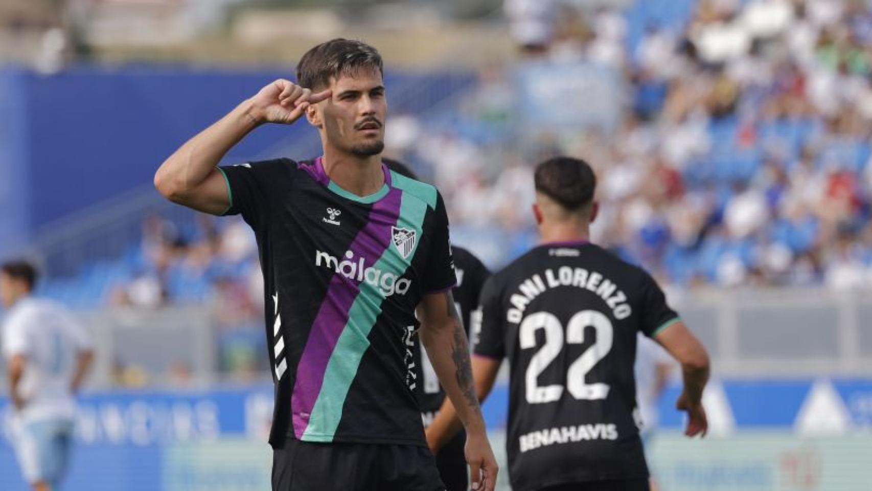 Chupe celebra el 0-1 del Málaga CF en el Ibercaja Estadio.