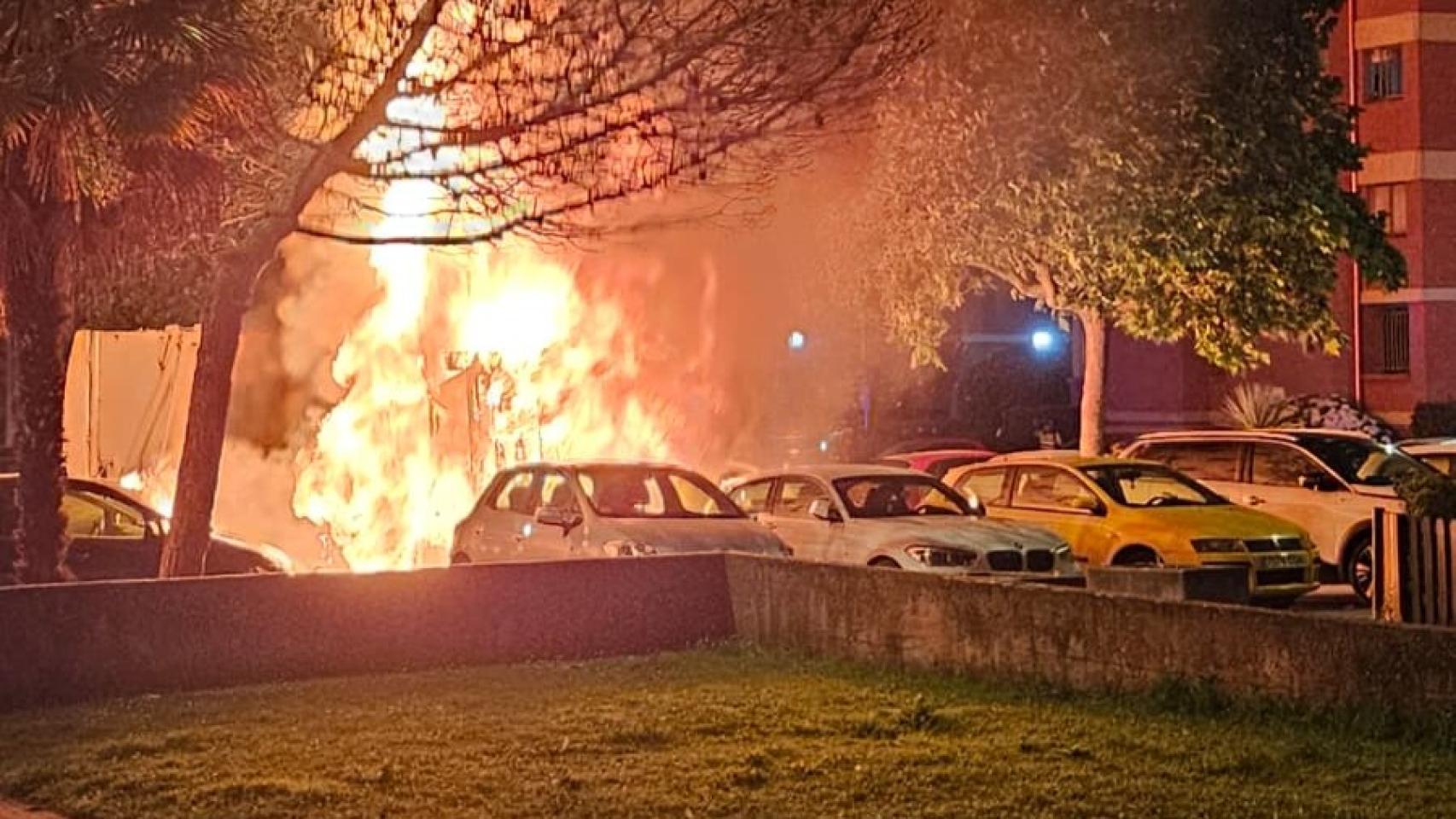 Camión de la basura explota en la avenida de Salvador de Madariaga.
