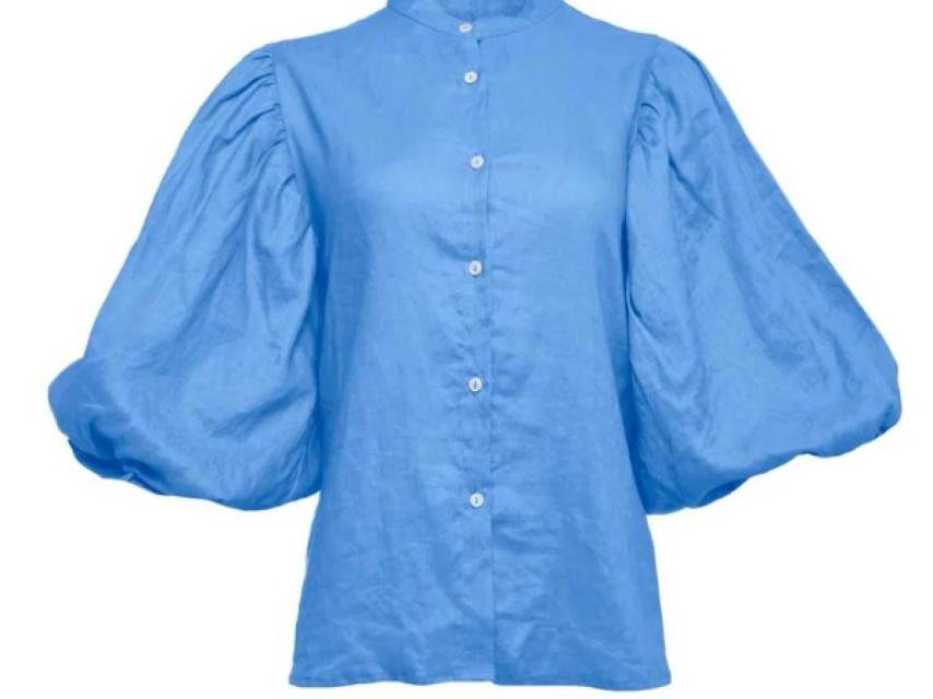 La blusa de lino con mangas abullonadas.