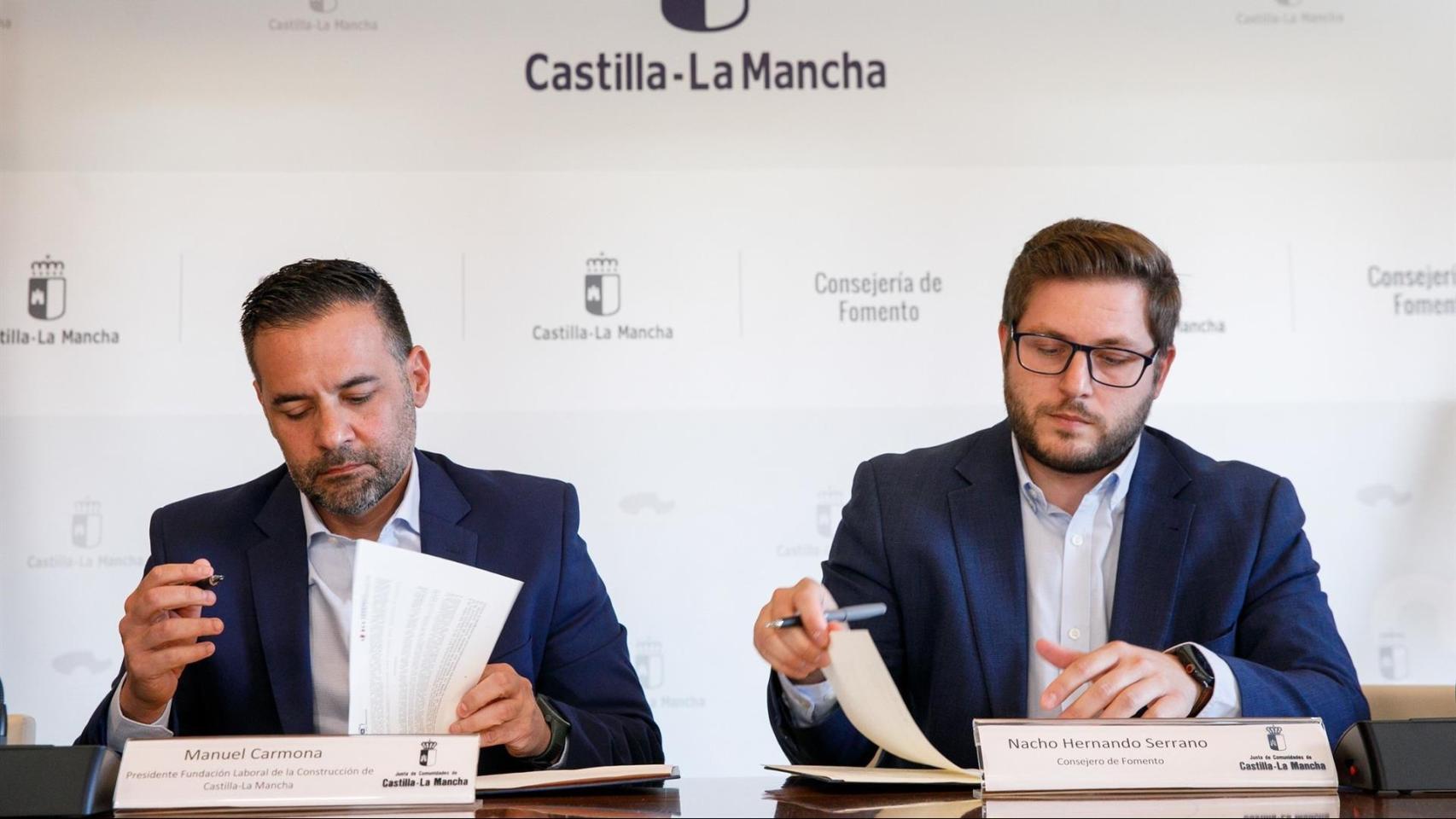 Firma del acuerdo. Foto: JCCM. 