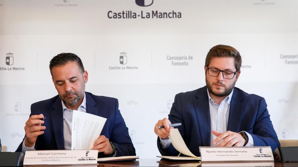 Firma del acuerdo. Foto: JCCM. 