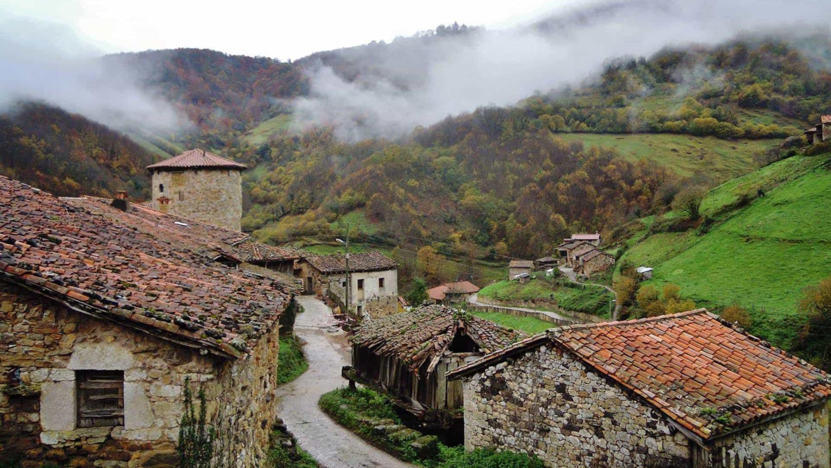 Proaza, el refugio medieval y natural que brilla en primavera.