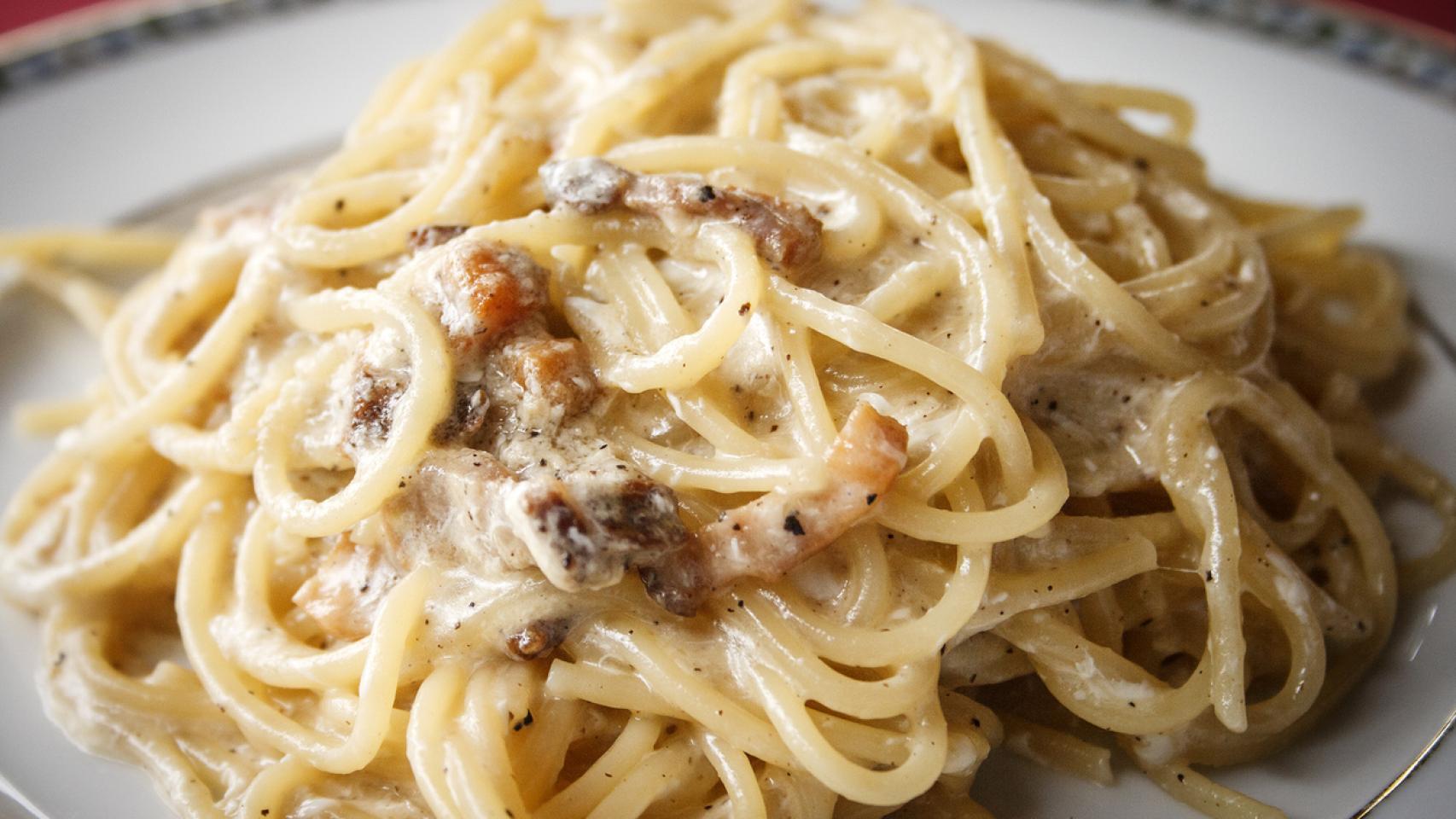 Un plato de pasta.