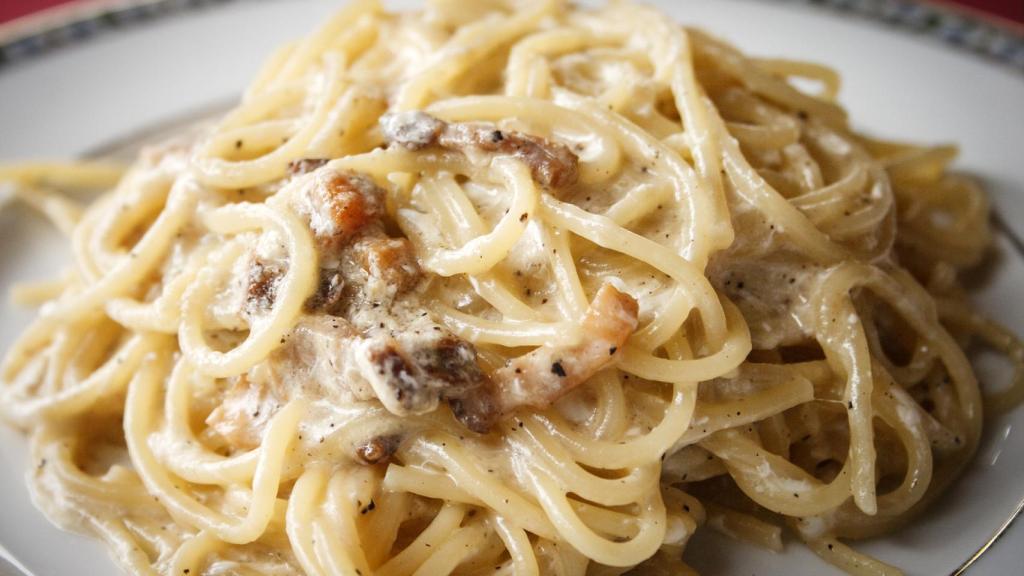 Un plato de pasta.