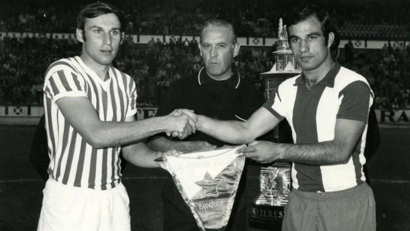 Manolete, en un partido con el Deportivo en su época de jugador.