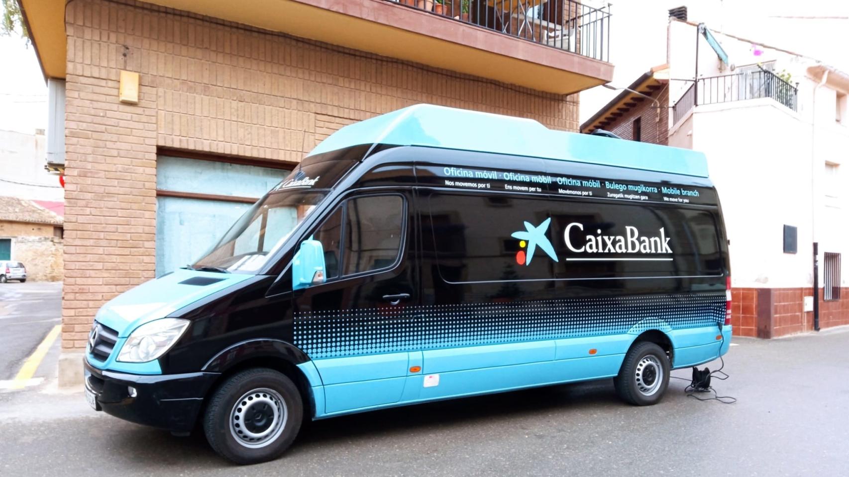 Oficina móvil de CaixaBank en Palencia.
