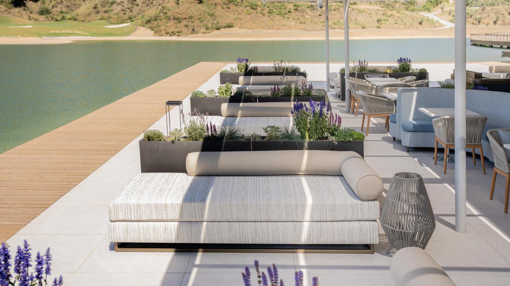La terraza de Saltao, un oasis en medio del lago. 