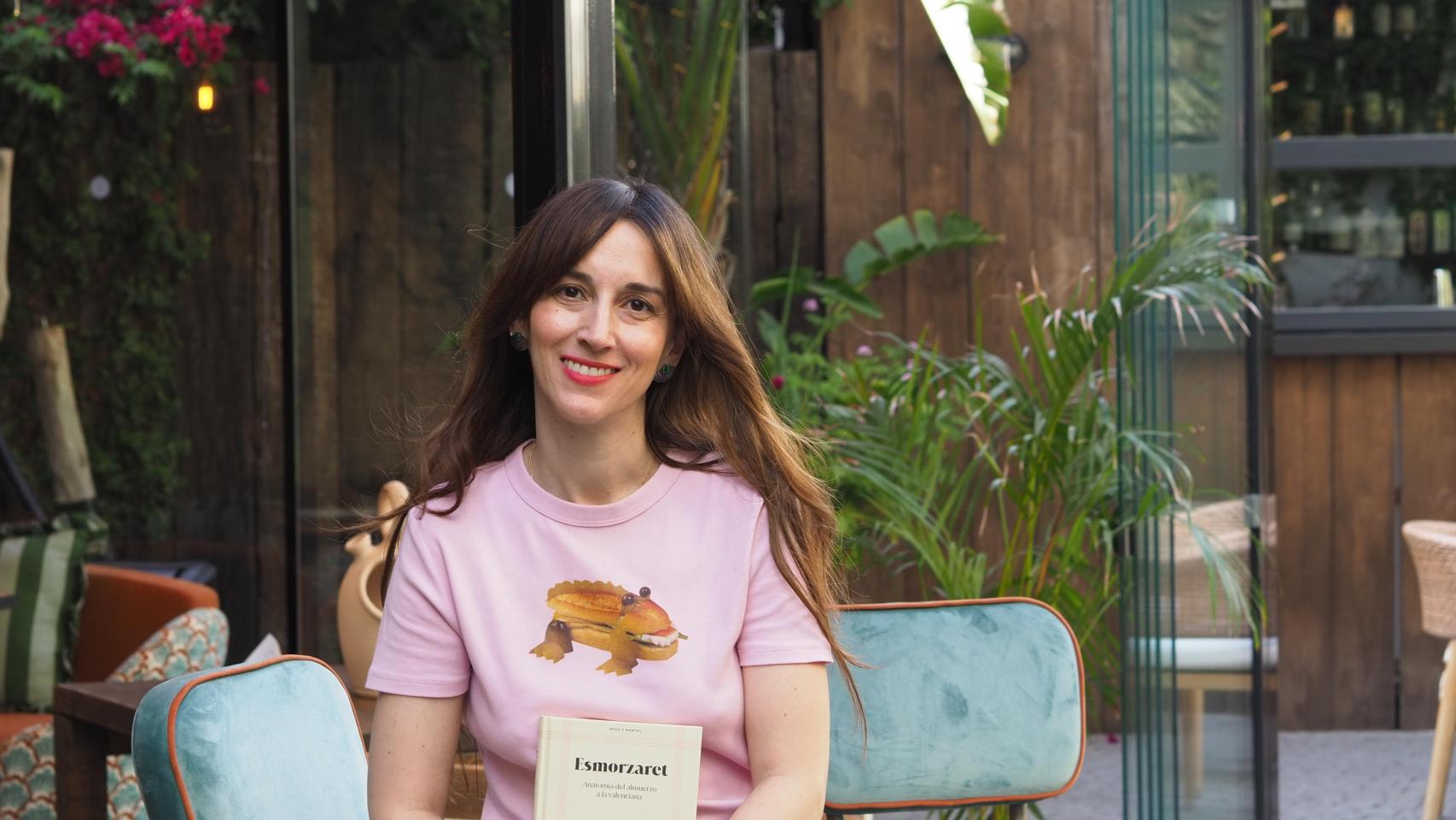 La periodista Marta Hortelano durante la presentación de su libro 'Esmorzaret. Anatomía del almuerzo a la valenciana' (Debate, 2026).