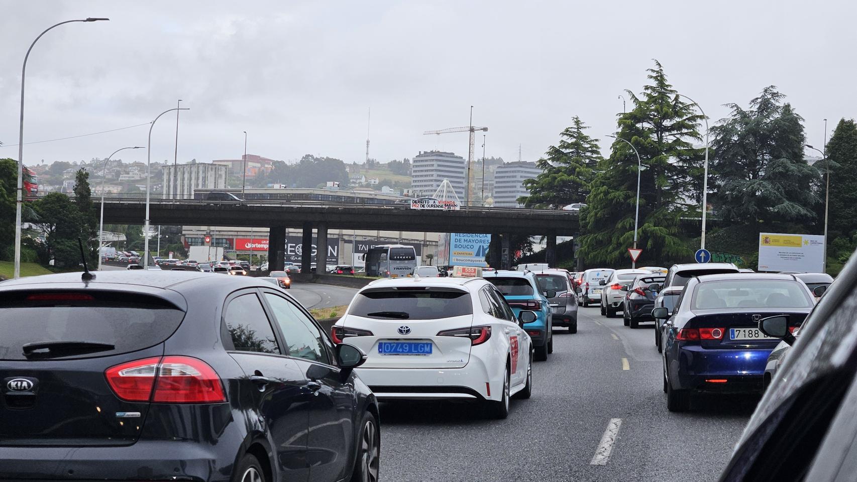 Atascos a primera horas en los accesos a A Coruña por las pruebas de acceso a la universidad 