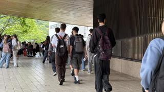 Alumnos esta mañana en la Facultad de Informática de la UDC