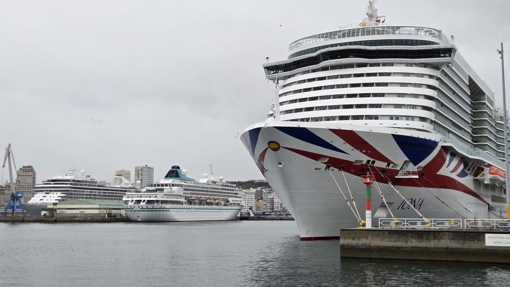 Triple escala de cruceros en A Coruña este martes