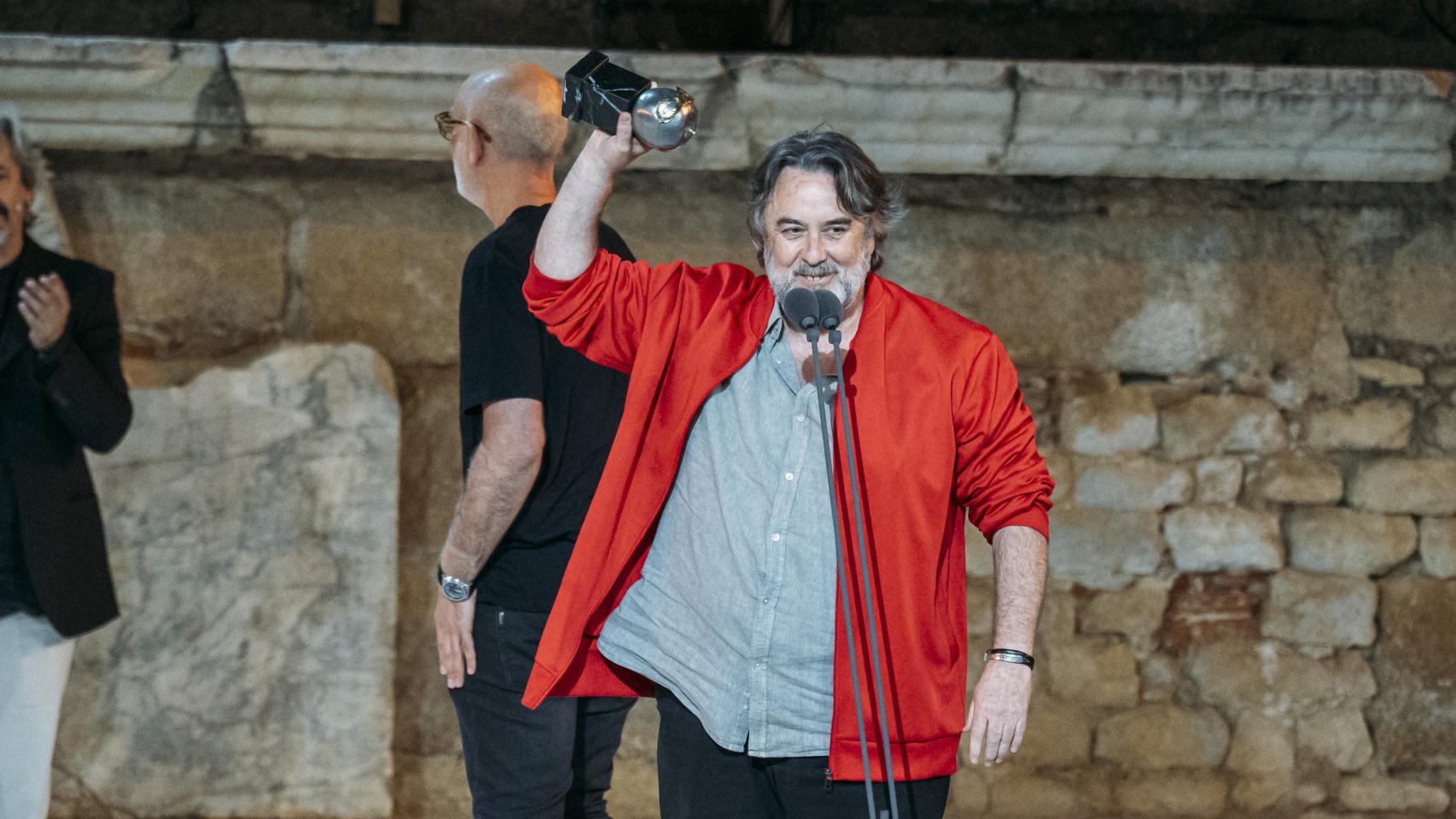 El director de escena Andrés Lima recogiendo el Max a mejor espectáculo teatral por '1936'. Foto: Sergio Albert