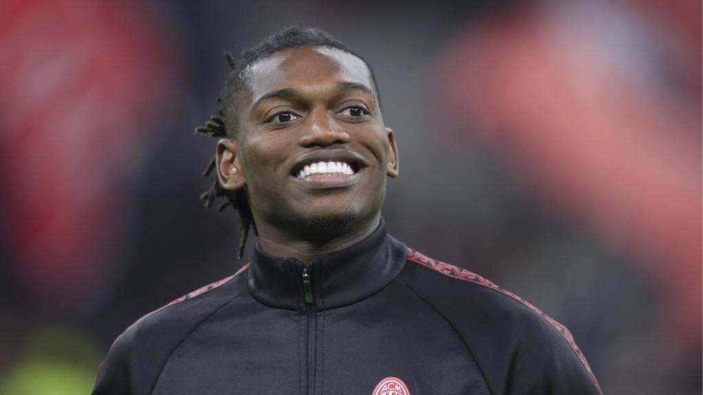 Rafael Leao, antes de un partido con el AC Milan.