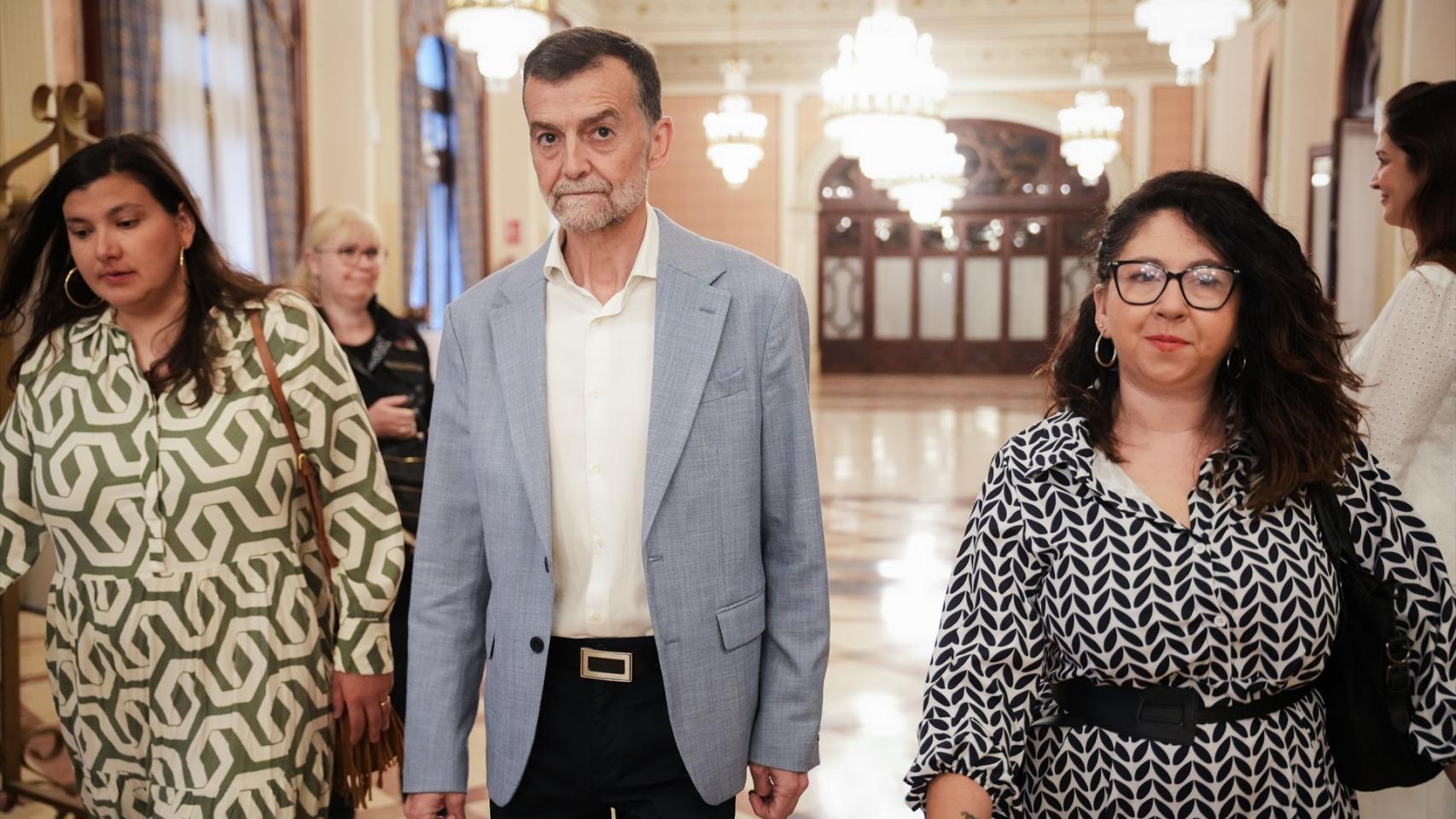La excoordinadora de Podemos Andalucía Raquel Martínez junto al líder de IU, Antonio Maíllo.