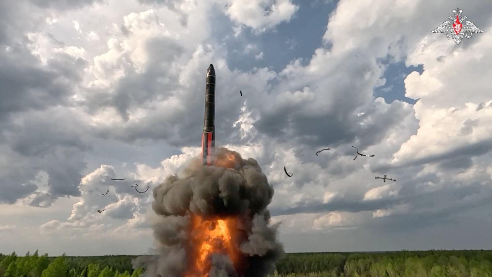 Pruebas del misil balístico Yars con capacidad nuclear en Astracán, Rusia. 