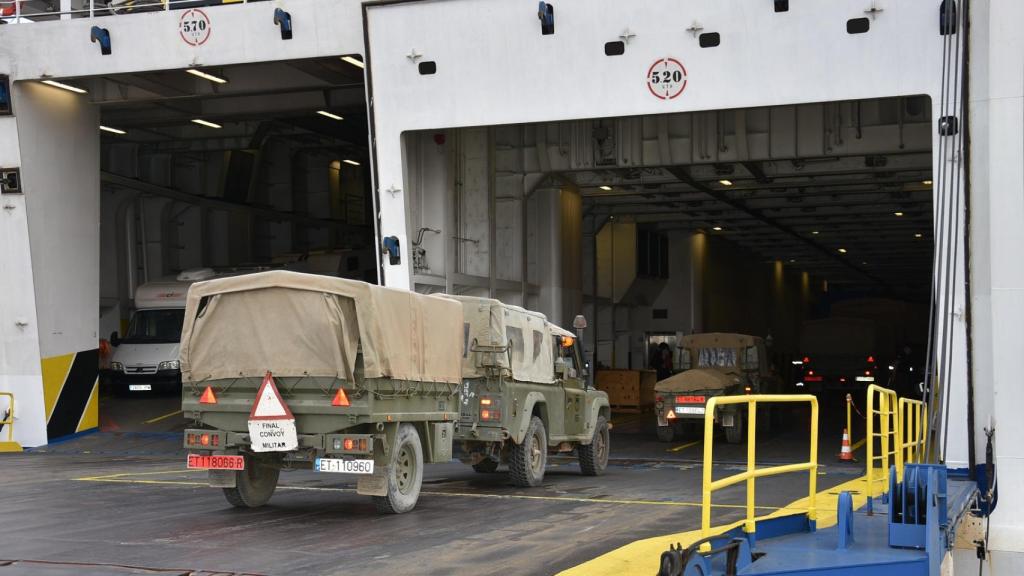 Despliegue de vehículos militares rumbo a Zaragoza
