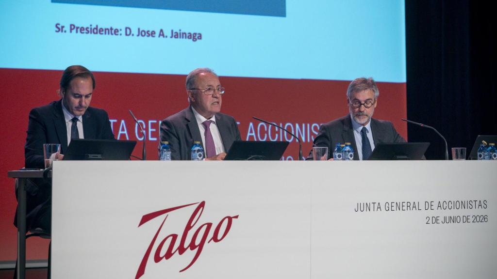 De izquierda a derecha, Rafael Sterling, José Antonio Jainaga y Francisco Javier Gómez durante la celebración de la junta de accionistas del 2 de junio de 2026.