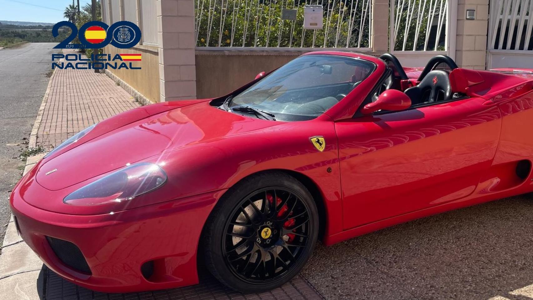 El Ferrari falso intervenido por la Policía.