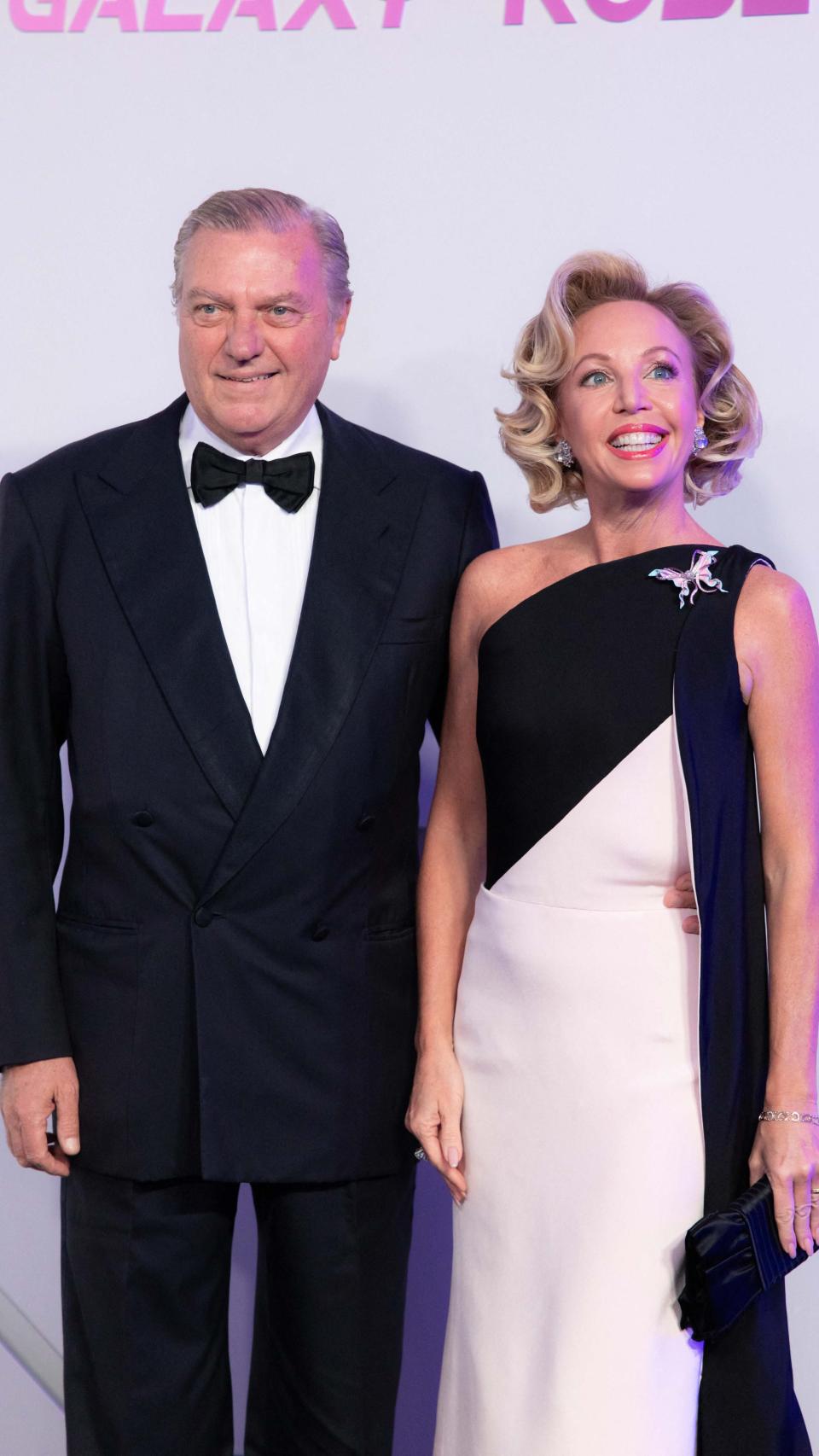 Carlos de Borbón-Dos Sicilias con su esposa, Camila.