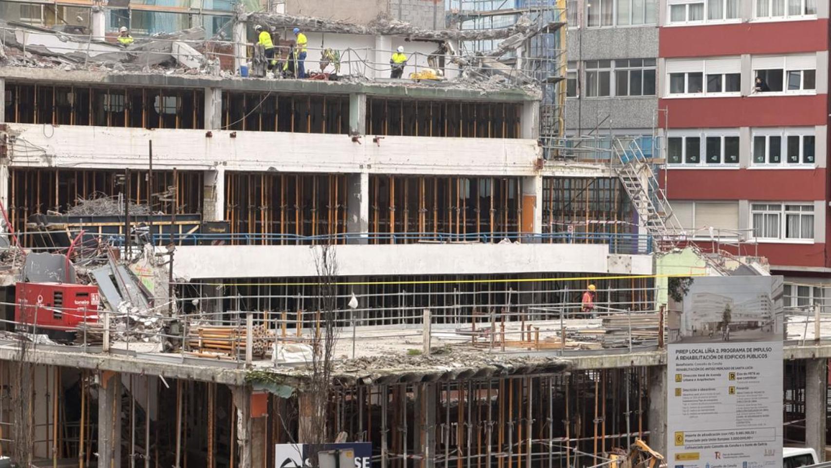 Trabajos de demolición sobre la antigua estructura de Santa Lucía