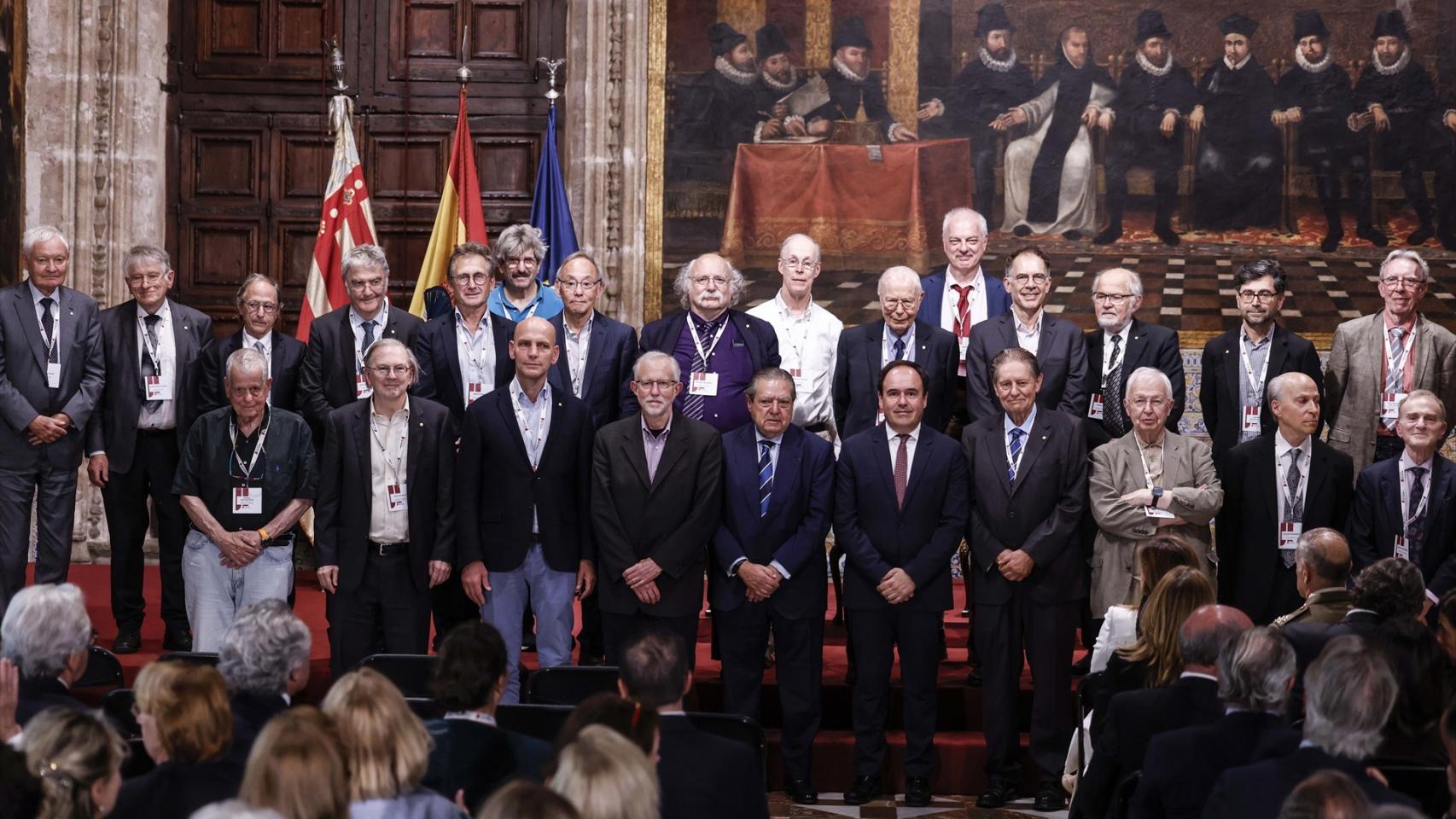 Foto de familia durante la proclamación de los galardonados Premios Jaume I. Rober Solsona/Europa Press