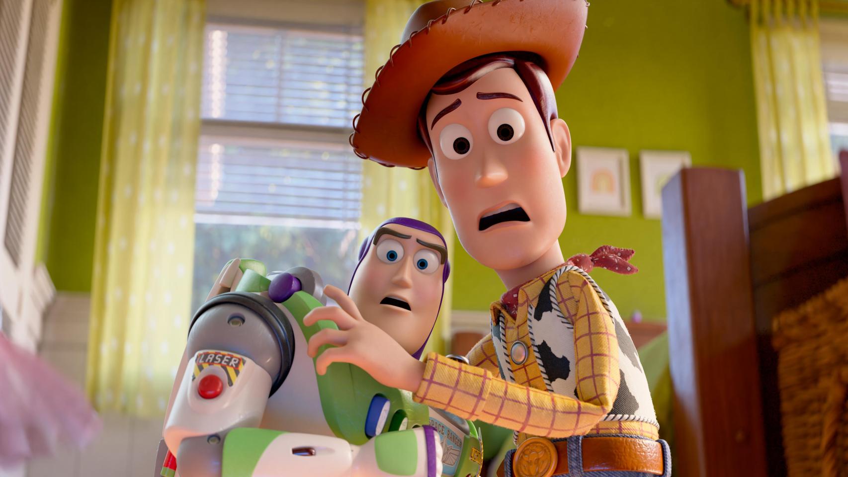 Buzz Lightyear y Woody, en un momento de 'Toy Story 5'