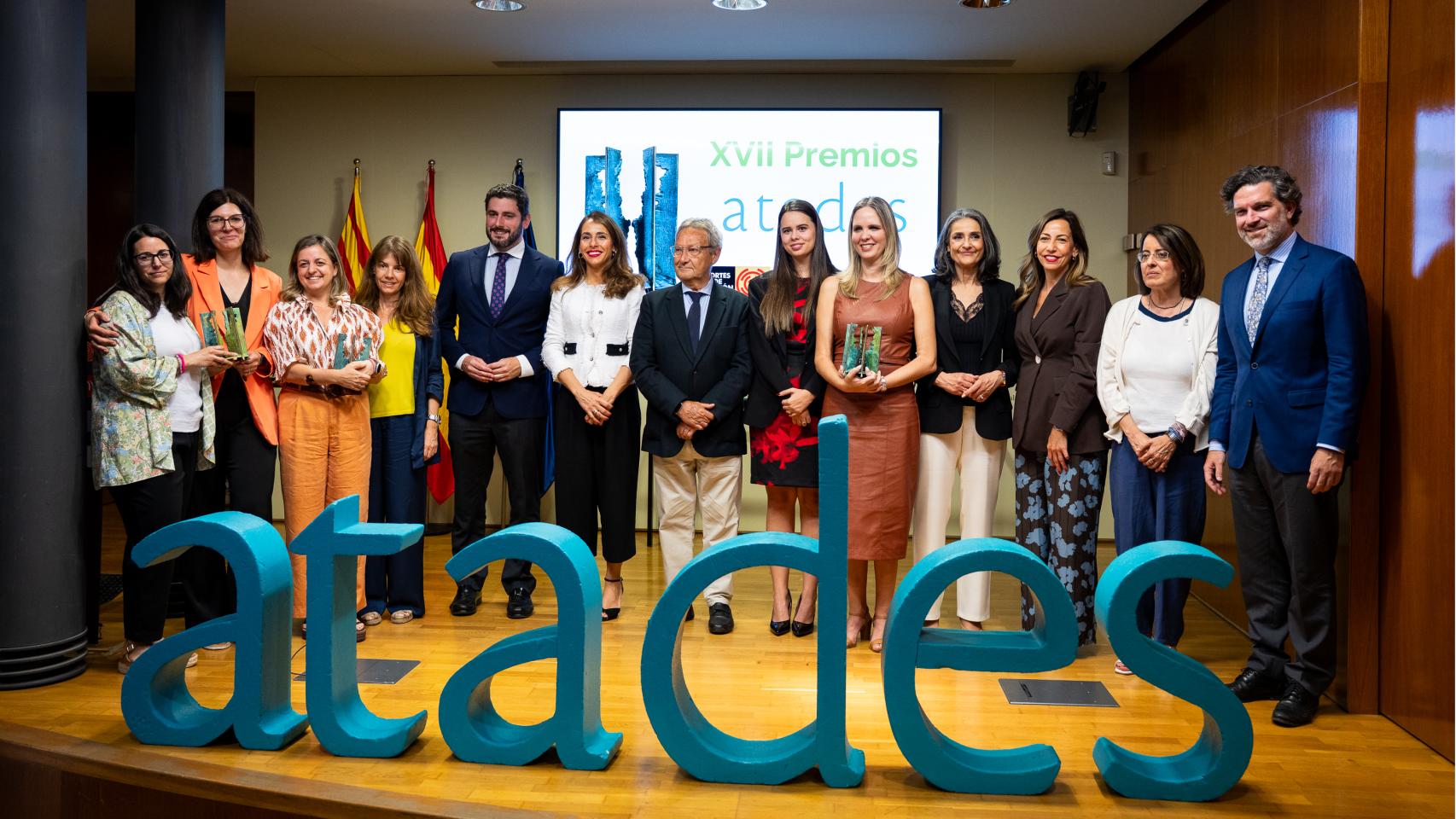 Premiados e instituciones, este martes, en La Aljafería.