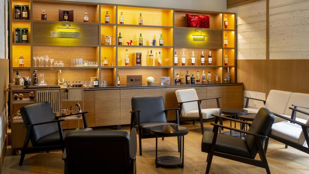 El nuevo espacio cuenta con un rincón dedicado al whisky y la sobremesa.