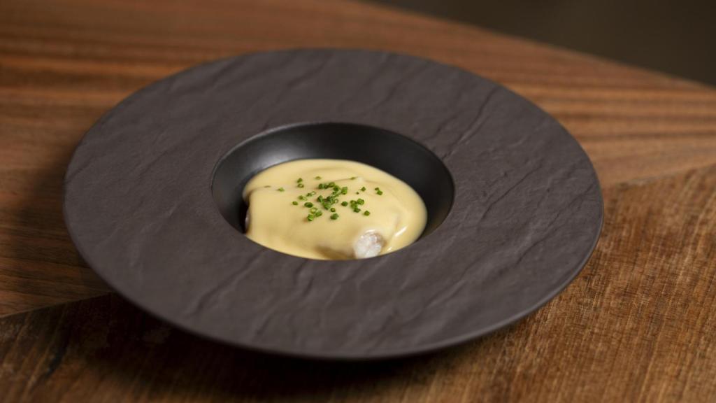 Cococha de bacalao con pipil de miso dulce y cebollino.