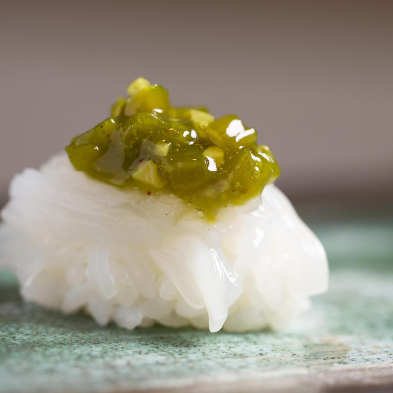 Nigiri de calamar con kizami.