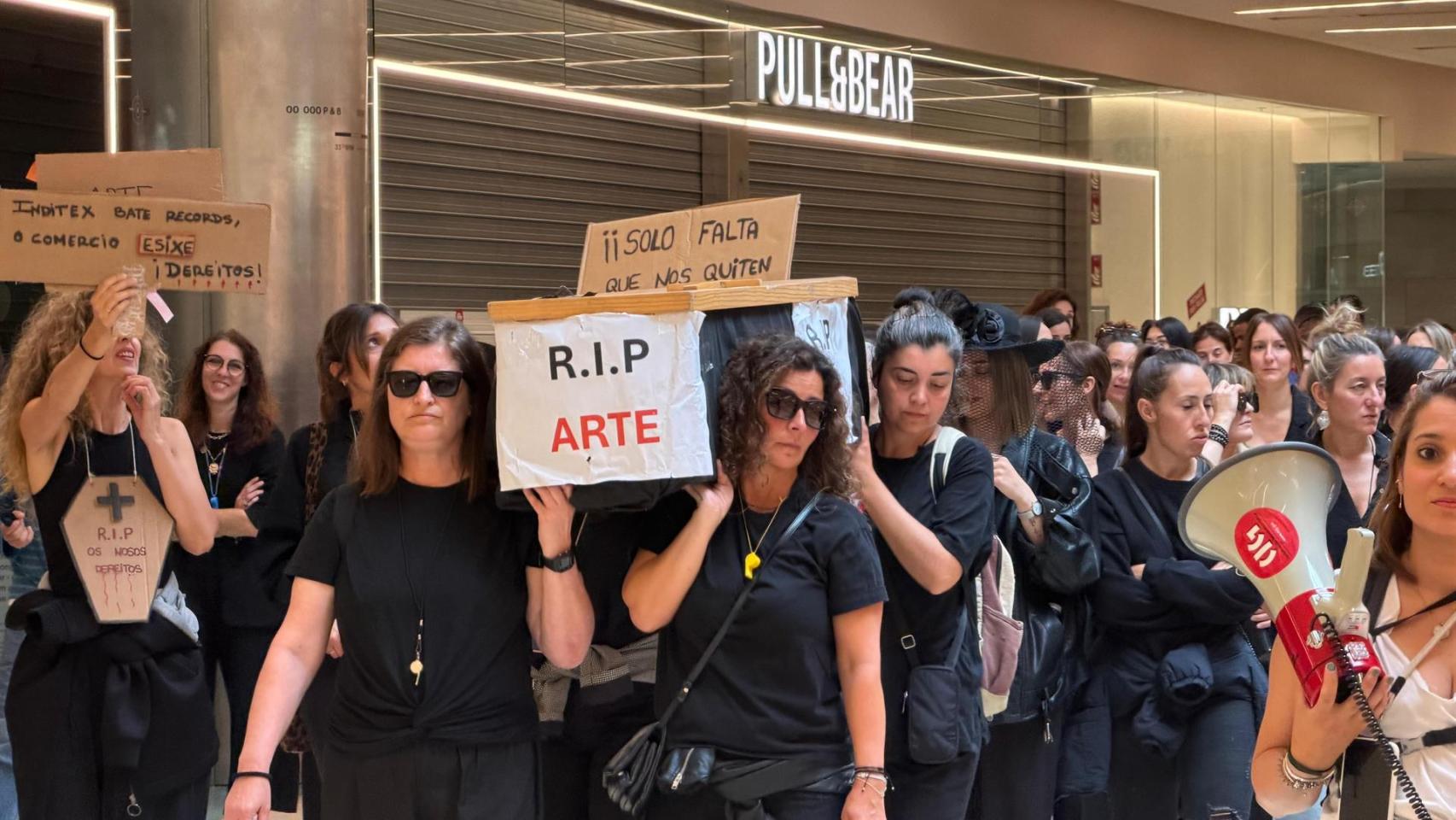 Manifestación de las trabajadoras del comercio en Vigo. 