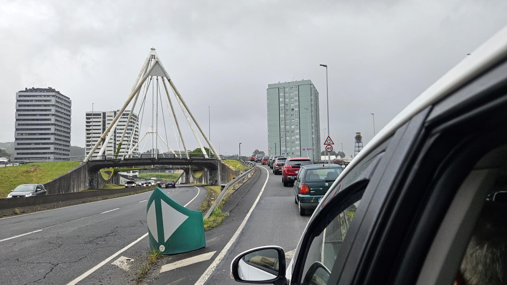 Atascos el martes en los accesos a A Coruña por las pruebas de acceso a la universidad