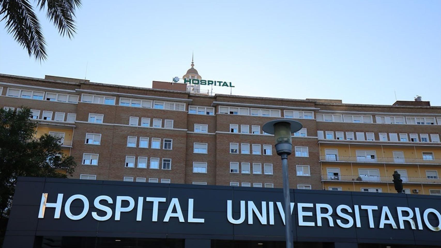  Fachada principal del Hospital Universitario Virgen del Rocío, ubicado en Sevilla.