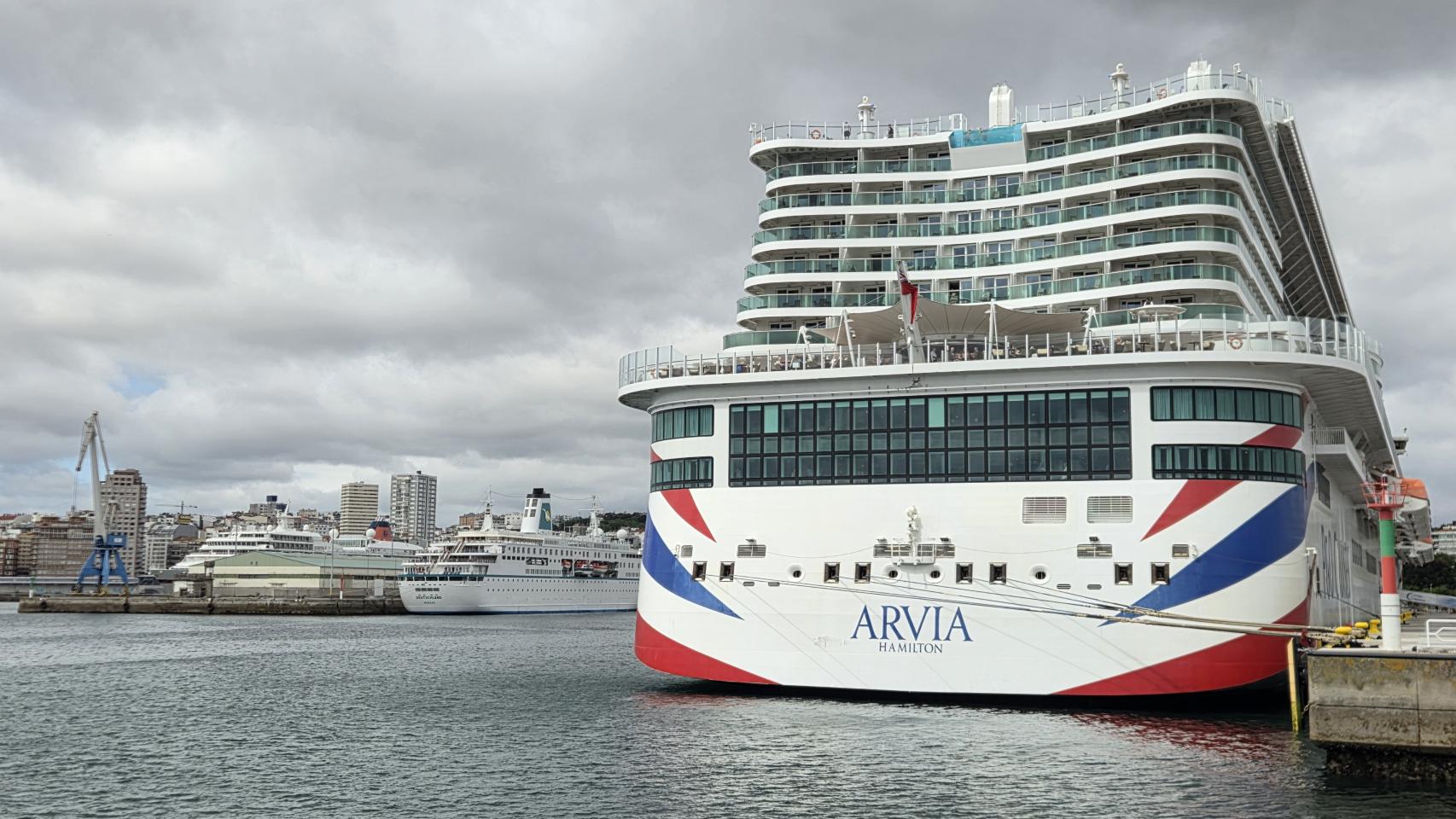 Los cruceros Arvia, Deutschland y Europa atracados en A Coruña