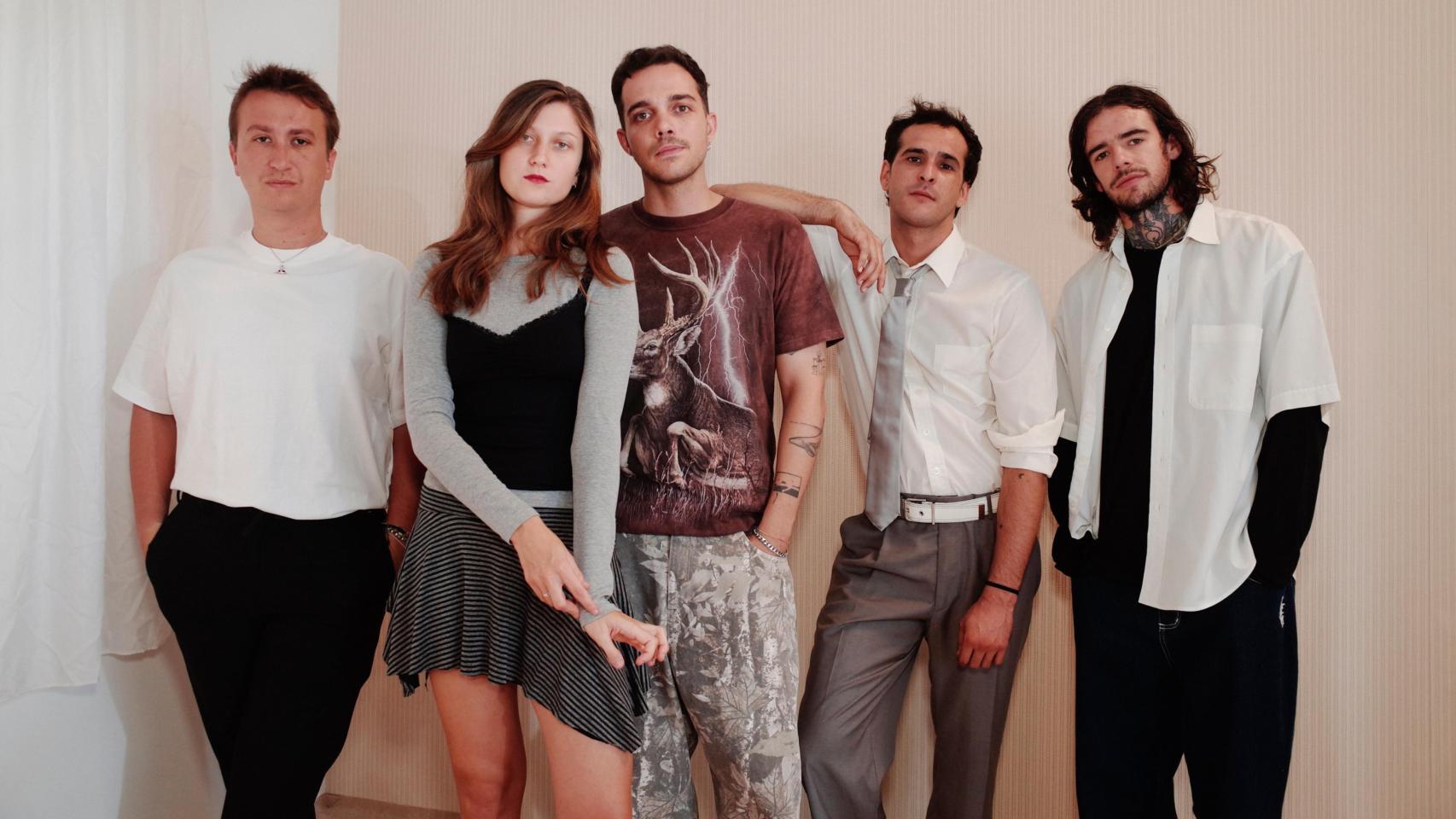 Surma, Claudia, Rubén, Beto y Kobe forman Niña Polaca. EE