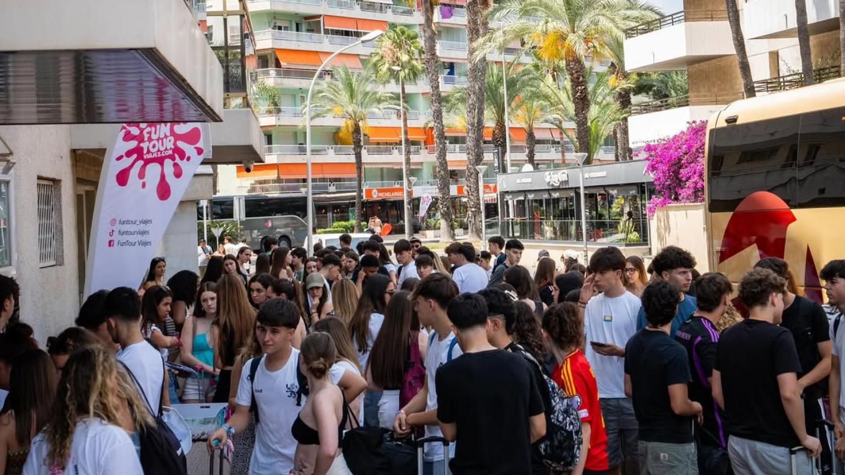 Llegada de estudiantes a Salou con FunTour 