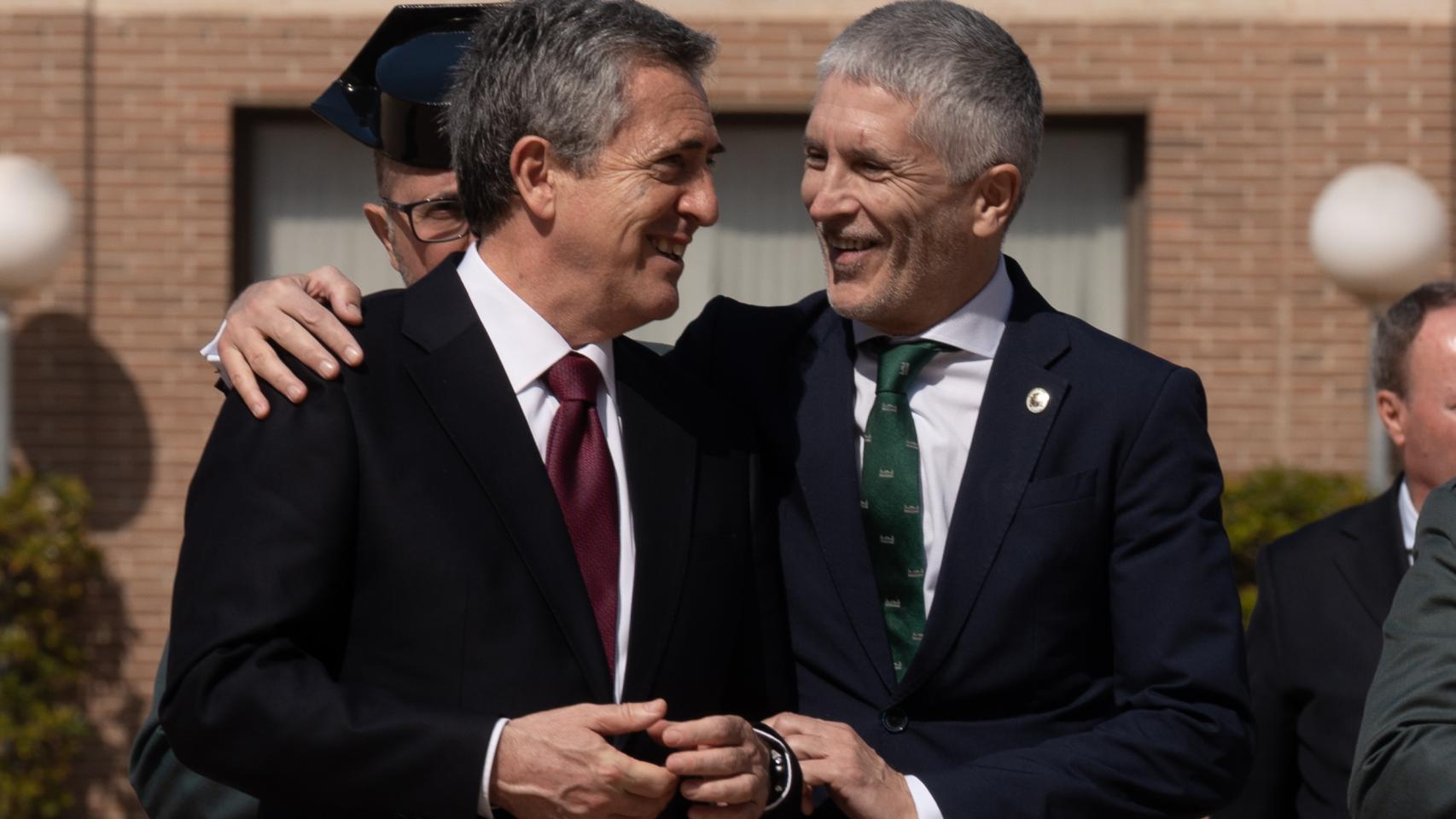 Leonardo Marcos, junto al ministro Fernando Grande-Marlaska.