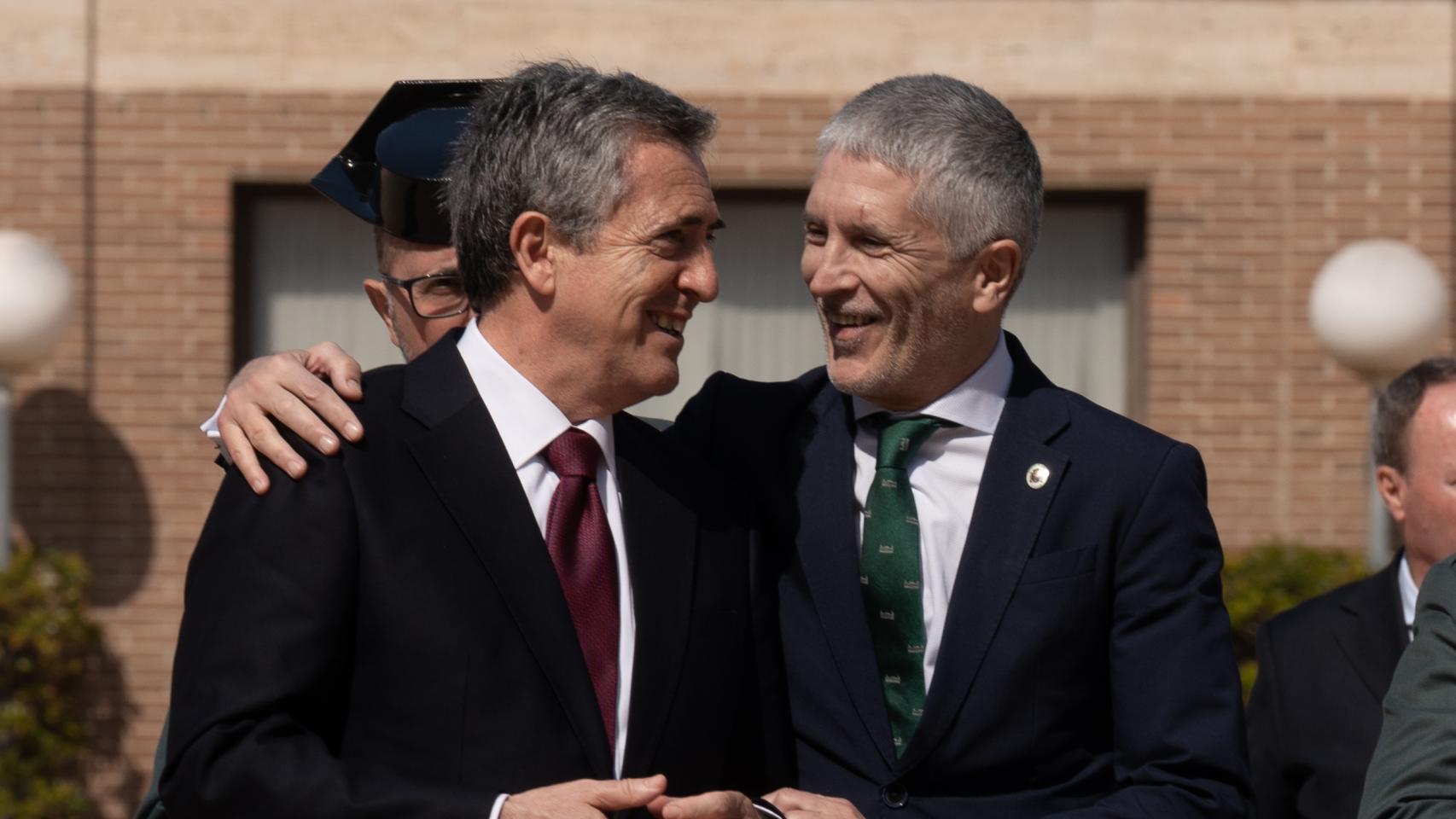 Leonardo Marcos, junto al ministro Fernando Grande-Marlaska.