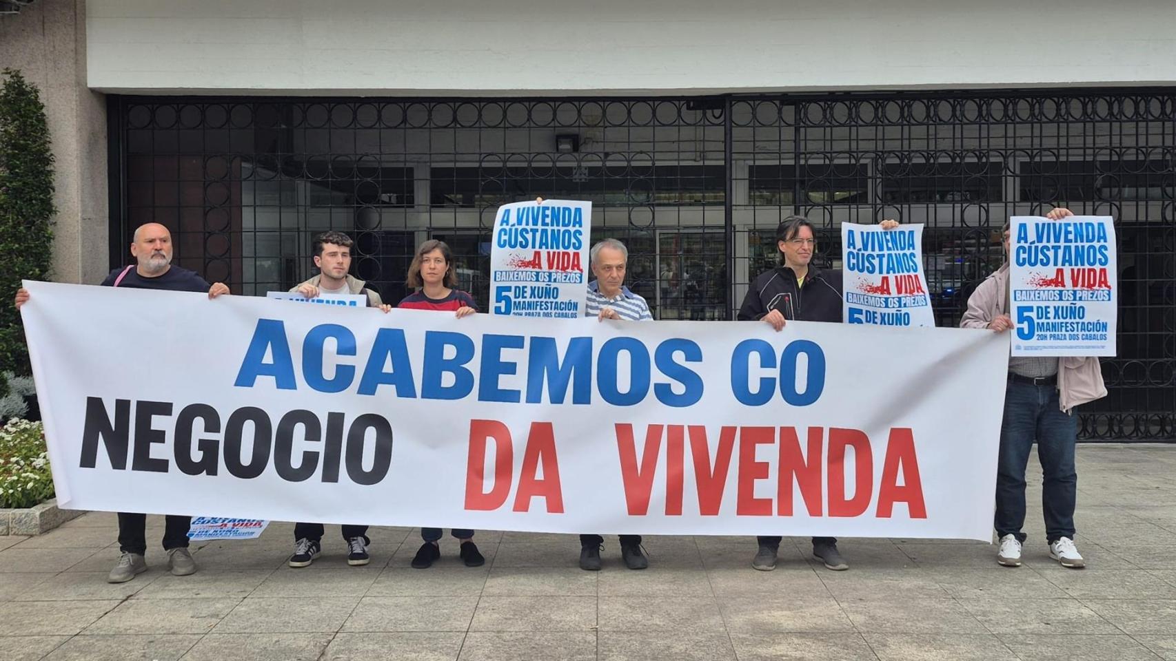Imagen de la concentración de este miércoles ante el Ayuntamiento de Vigo
