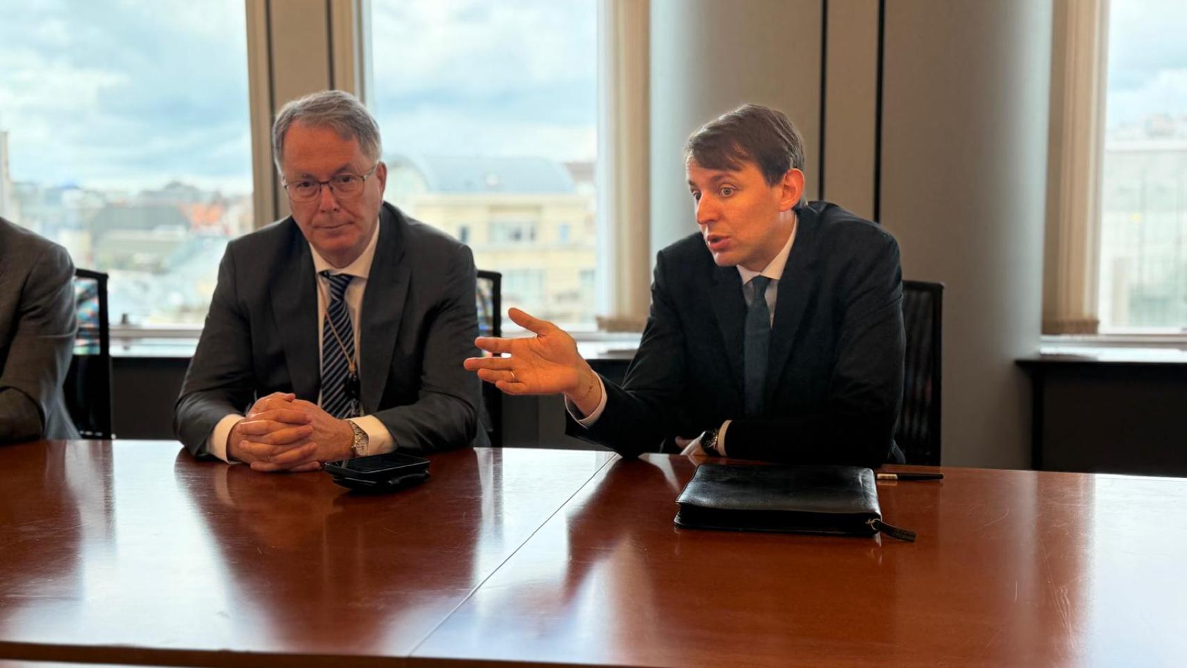 Los eurodiputados Nicolás Pascual de la Parte (PP) y Javier López (PSOE)