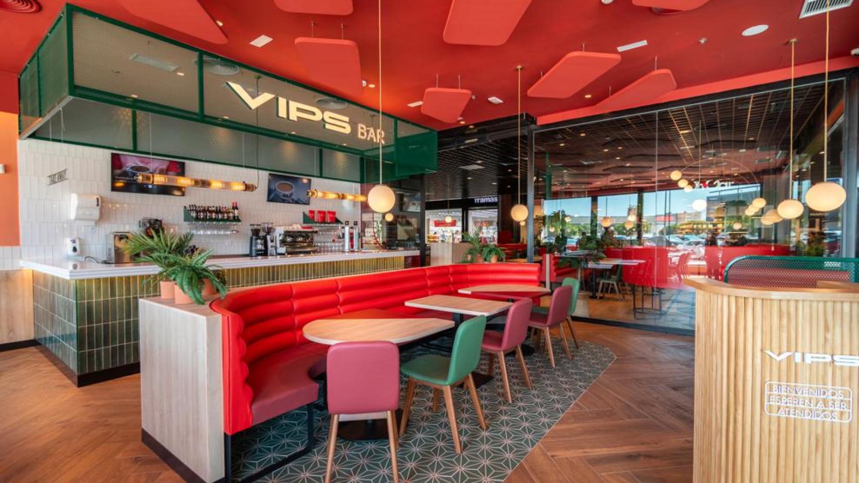 Interior del nuevo VIPS que abre en Málaga.