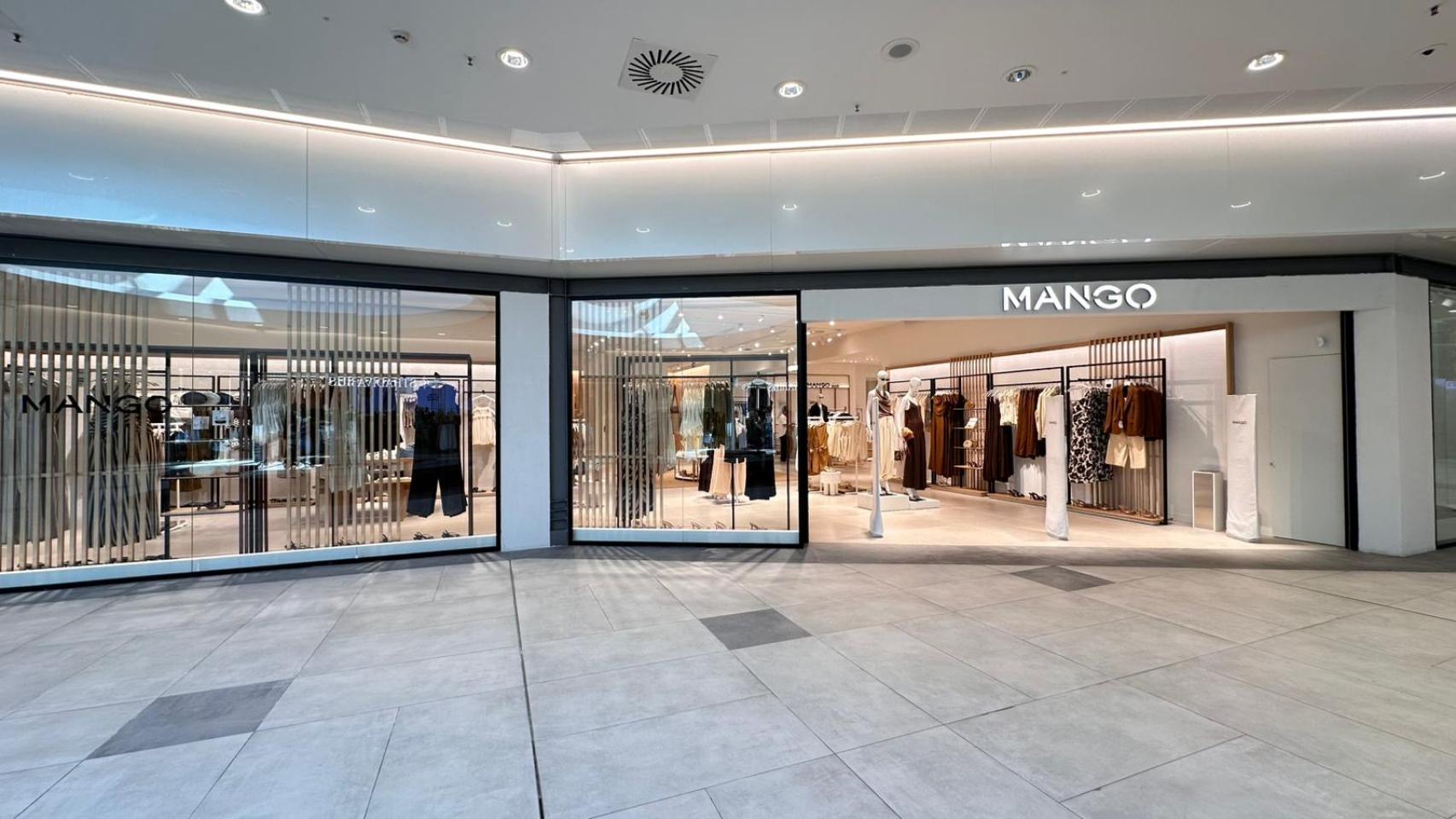 Vista de la nueva tienda de Mango en el centro comercial El Ingenio en Vélez Málaga. 