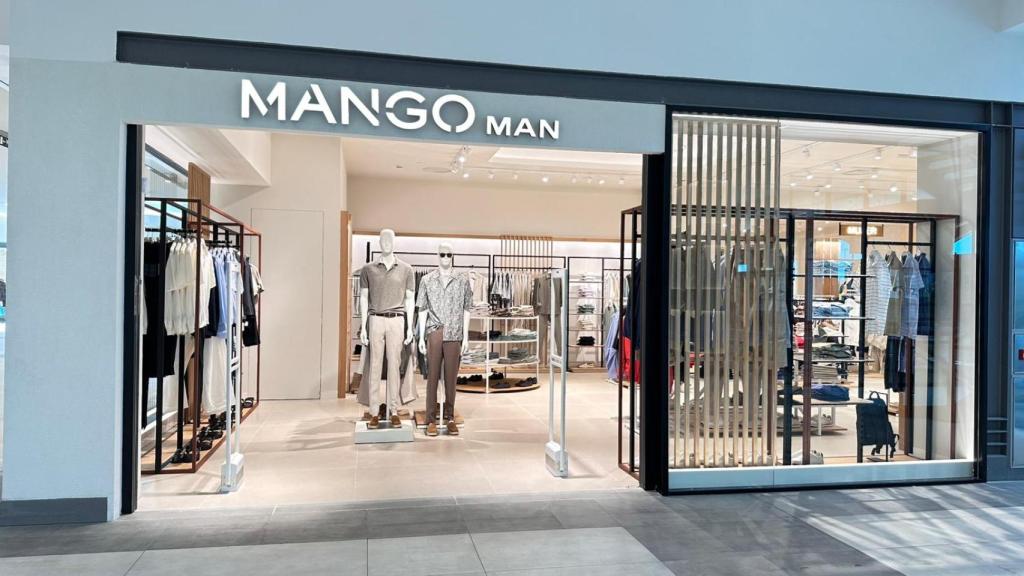Mango ha abierto en Vélez también su línea masculina.